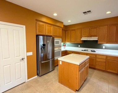 4912 Borders Street - Photo Thumbnail 2