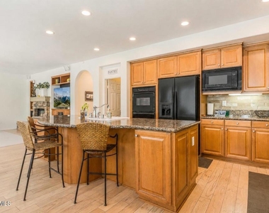 5405 Sunlight Street - Photo Thumbnail 3