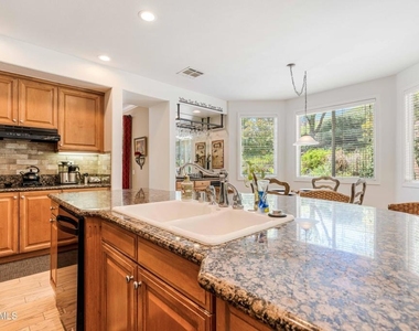5405 Sunlight Street - Photo Thumbnail 9
