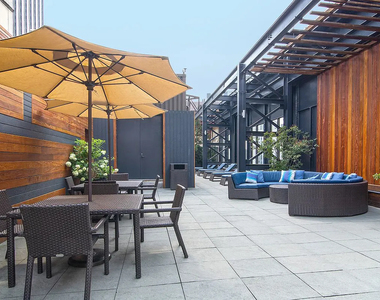 10 Hanover Square - Photo Thumbnail 12