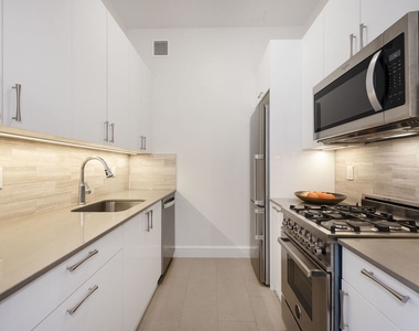 110 Greenwich Street - Photo Thumbnail 5