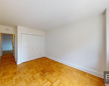 East 79th Street - Photo Thumbnail 4