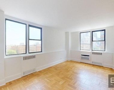 East 79th Street - Photo Thumbnail 3