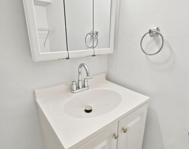 9 Arlington Place - Photo Thumbnail 12
