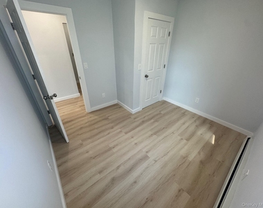34 Bush Avenue - Photo Thumbnail 7