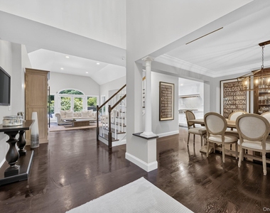 11 Sky View Court - Photo Thumbnail 4