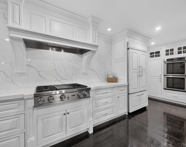 11 Sky View Court - Photo Thumbnail 7