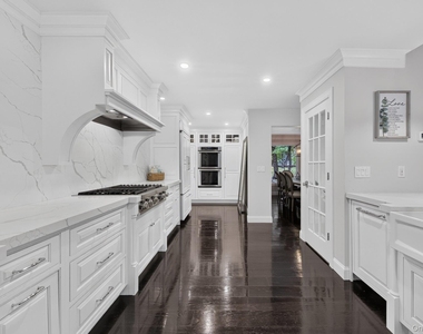 11 Sky View Court - Photo Thumbnail 8