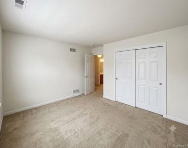 61 N River Drive - Photo Thumbnail 12