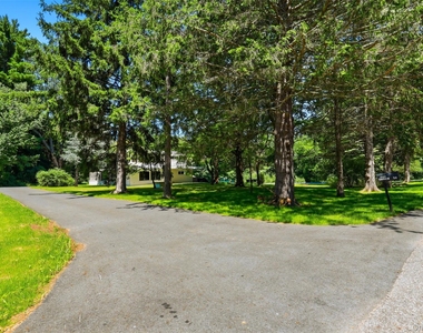 58 Carolyn Road E - Photo Thumbnail 7