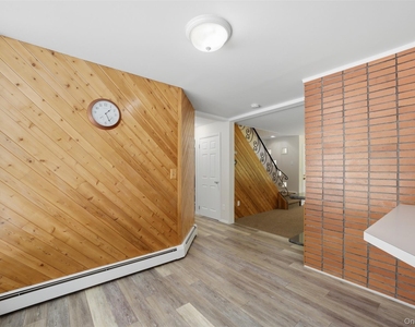 58 Carolyn Road E - Photo Thumbnail 13