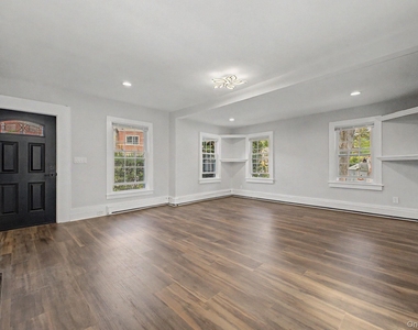 480 King Street - Photo Thumbnail 1