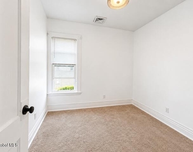 39 1/2 Milton Avenue - Photo Thumbnail 7