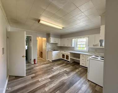 741 Hudson Avenue - Photo Thumbnail 7