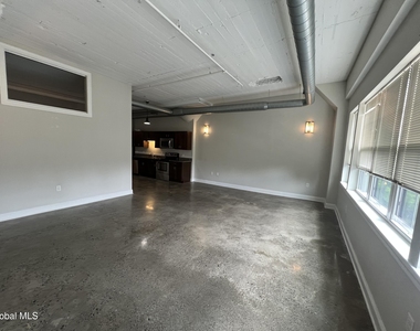 733 Broadway - Photo Thumbnail 12