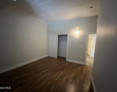 733 Broadway - Photo Thumbnail 15