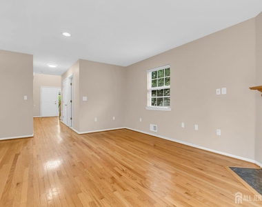 8 Edith Drive - Photo Thumbnail 9
