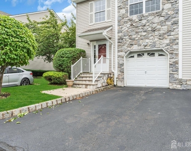 8 Edith Drive - Photo Thumbnail 5