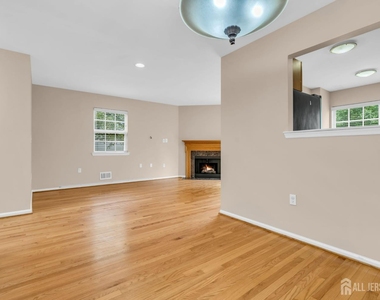 8 Edith Drive - Photo Thumbnail 13