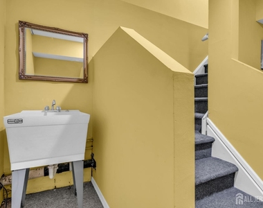 8 Edith Drive - Photo Thumbnail 25