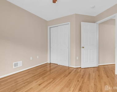 8 Edith Drive - Photo Thumbnail 35