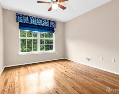 8 Edith Drive - Photo Thumbnail 34