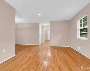 8 Edith Drive - Photo Thumbnail 10