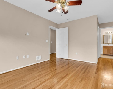 8 Edith Drive - Photo Thumbnail 28