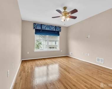 8 Edith Drive - Photo Thumbnail 27