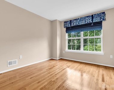 8 Edith Drive - Photo Thumbnail 32
