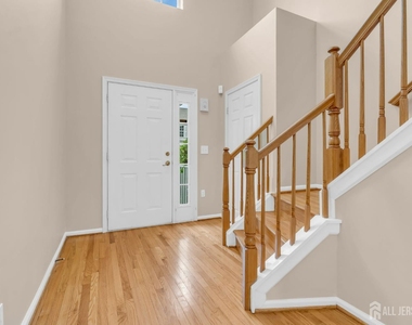 8 Edith Drive - Photo Thumbnail 20