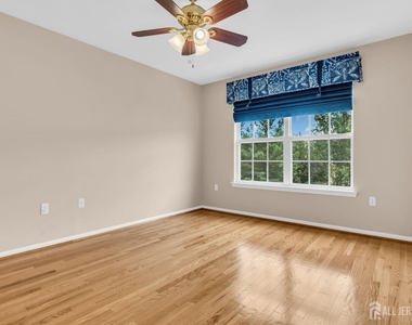 8 Edith Drive - Photo Thumbnail 26