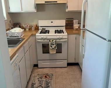 702 Jacob Court - Photo Thumbnail 5