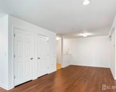106 Chariot Court - Photo Thumbnail 7