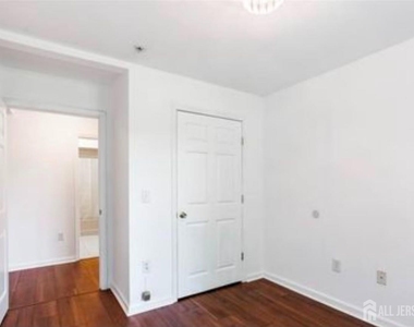 106 Chariot Court - Photo Thumbnail 14