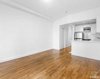 1435 York Avenue - Photo Thumbnail 3
