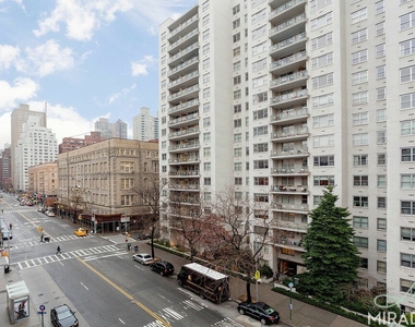1435 York Avenue - Photo Thumbnail 12