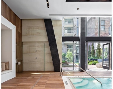 505 W 43rd Street - Photo Thumbnail 12