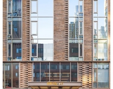 505 W 43rd Street - Photo Thumbnail 10