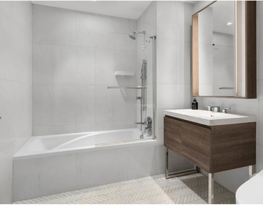 505 W 43rd Street - Photo Thumbnail 4