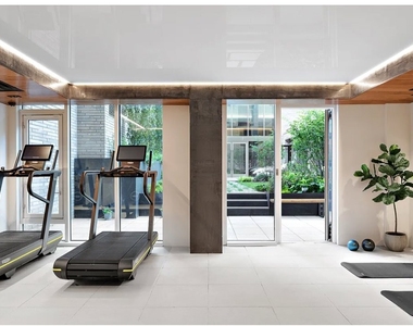 505 W 43rd Street - Photo Thumbnail 13
