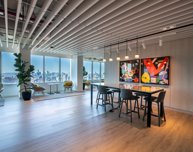 315 W 33rd Street - Photo Thumbnail 6