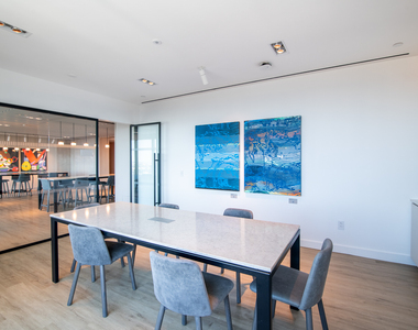 315 W 33rd Street - Photo Thumbnail 7