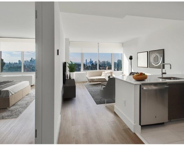 315 W 33rd Street - Photo Thumbnail 9