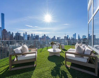 555 W 59th Street - Photo Thumbnail 3