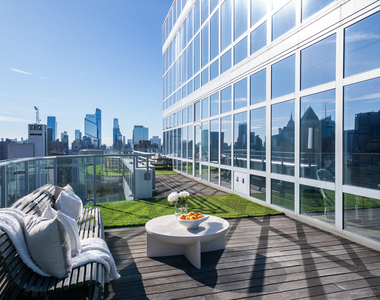 555 W 59th Street - Photo Thumbnail 4