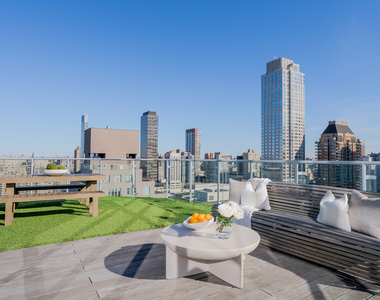 555 W 59th Street - Photo Thumbnail 2