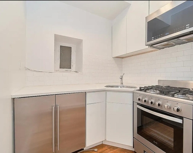 353 W 44th Street - Photo Thumbnail 3