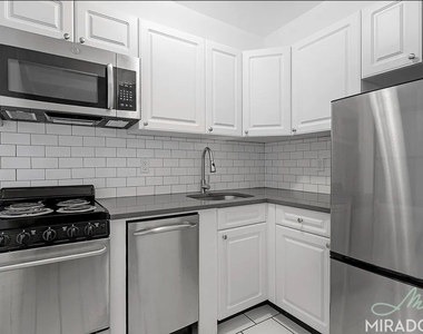 132 E 45th Street - Photo Thumbnail 3