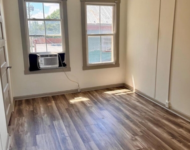 114 W Martin Street - Photo Thumbnail 5